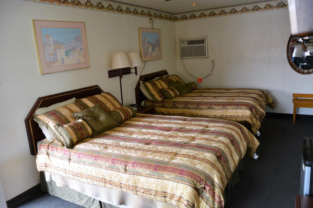 Budget Inn Of Brownfield 外观 照片